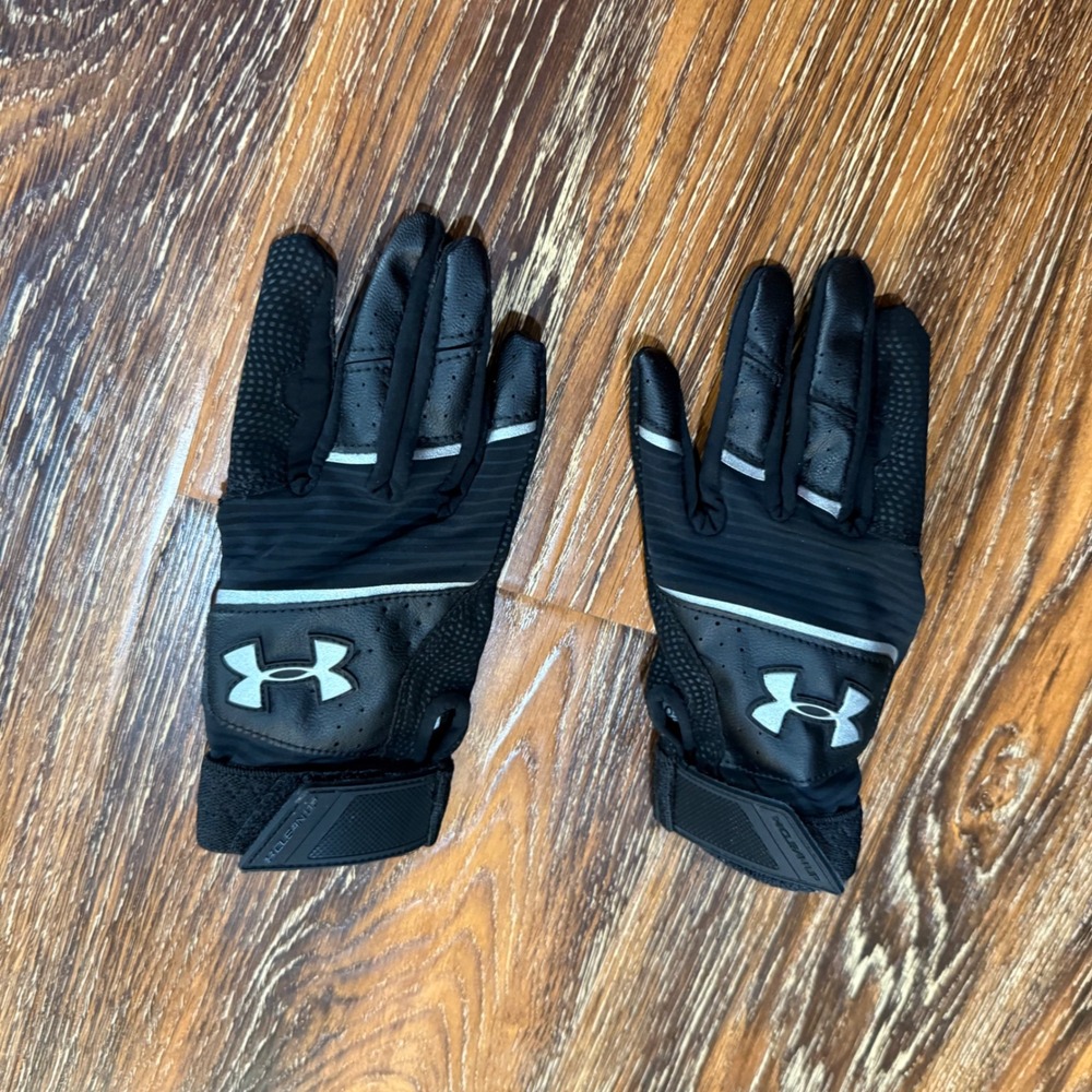 Under Armour OSFA Batting Gloves Kids Black Clean Up 1341980 HeatGear Sports
